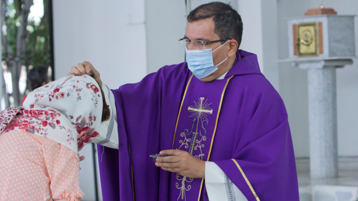 Los templos deberán continuar con sus protocolos, mientras se adelanta el Plan Nacional de Vacunación. 