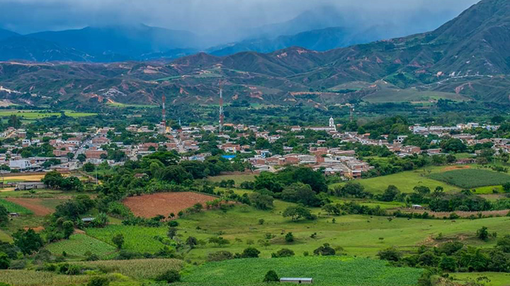 Ábrego, llamado inicialmente La Cruz, fue fundado el 12 de marzo de 1810 en terrenos donados por las hermanas Ana María y Josefa de la Encarnación.