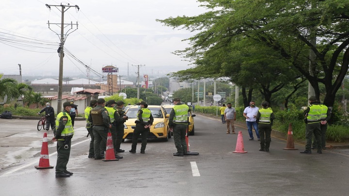 La Policía brinda acompañamiento para evitar disturbios. 