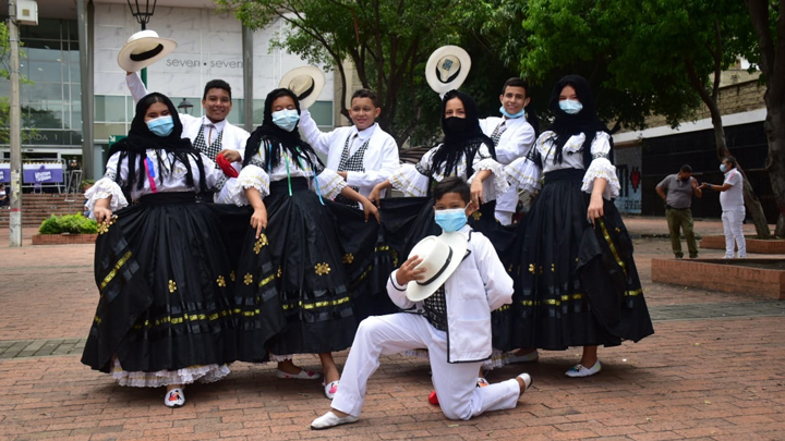 Con plantón cultural se unen al paro nacional 