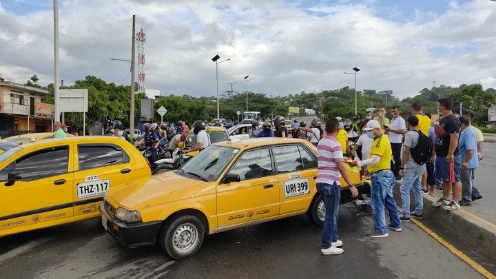 En la bajada del Indio como es conocido el sector de las inmediaciones de la Terminal de Transportes ya hay bloqueos totales.