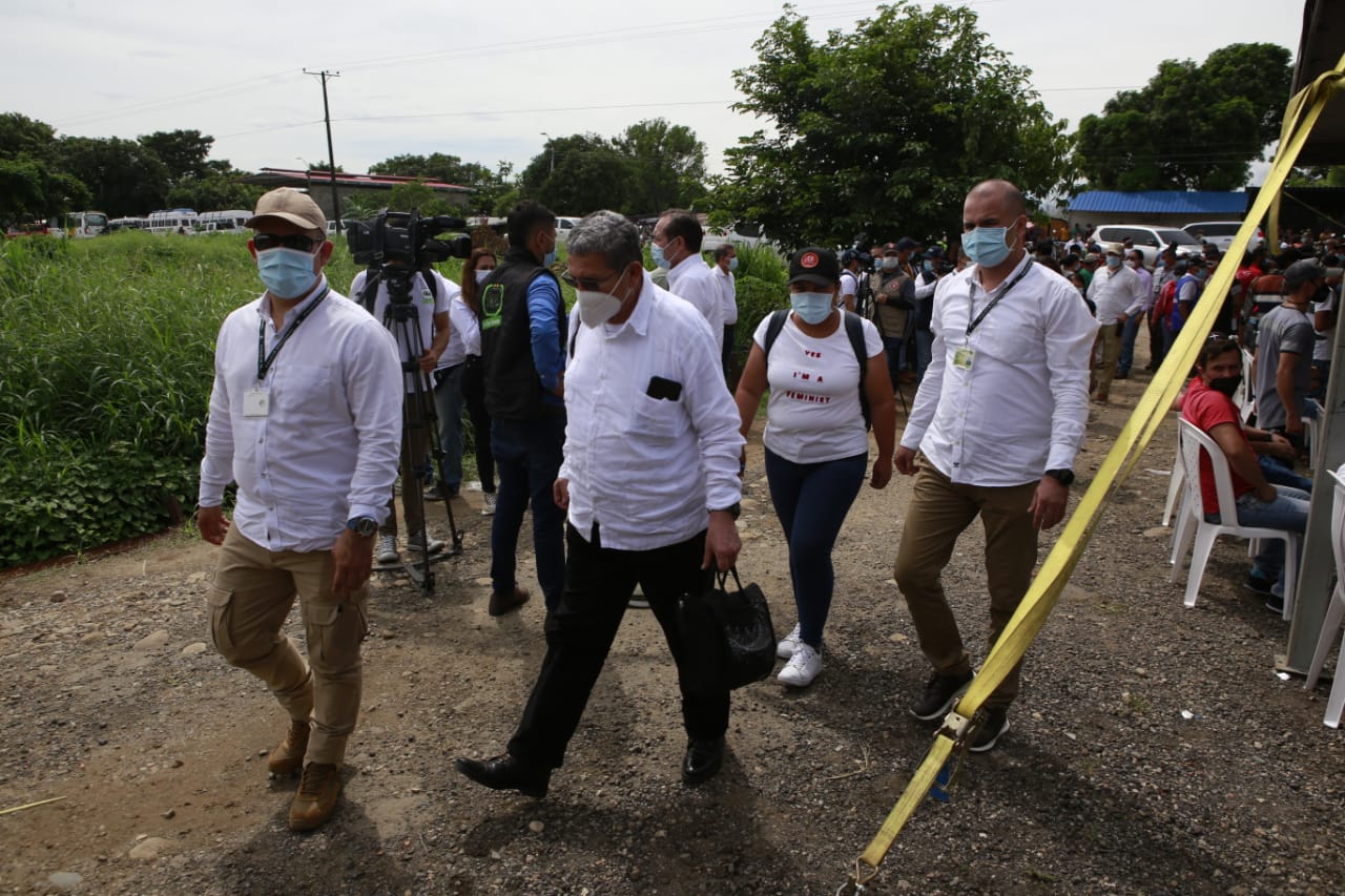 Miembros del Gobierno Nacional llegaron puntuales a la audiencia.