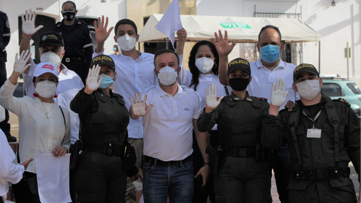 Las autoridades acompañaron la  ‘Gran Marcha Por la Paz y en Contra de la Violencia’