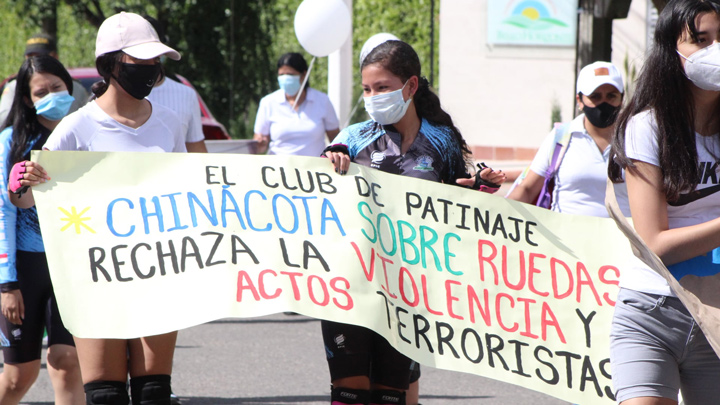 La caminata por la paz recorrió las calles del municipio afectado por el ataque a la estación de Policía. 