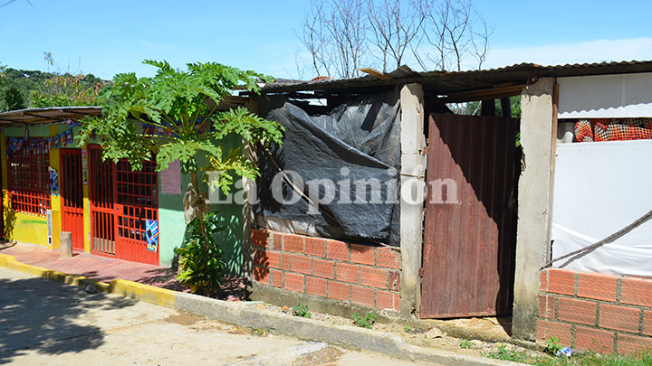 Adrian y un tercer joven desaparecido de quien no se conoce mayores detalles, residían en esta casa.