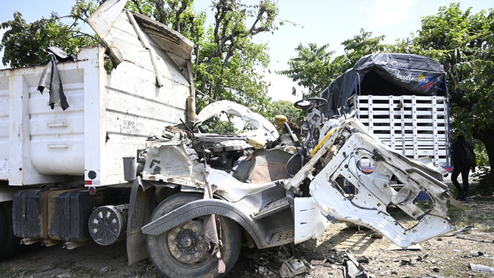 Los responsables del hecho utilizaron una volqueta para lanzar los explosivos 