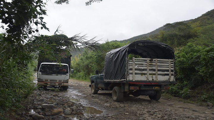 En algunas ocasiones, el agua puede llegar a tapar las llantas de los vehículos. / Foto: Pablo Castillo / La Opinión 