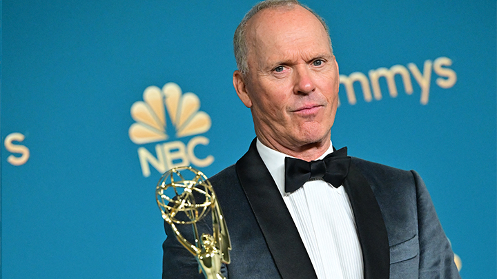 Michael Keaton se llevó el premio como mejor actor principal de miniserie por 'Dopesick'.