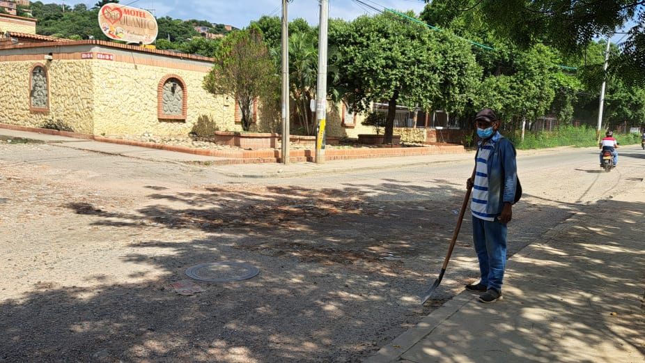 Los residentes de la zona piden intervención en las vías.