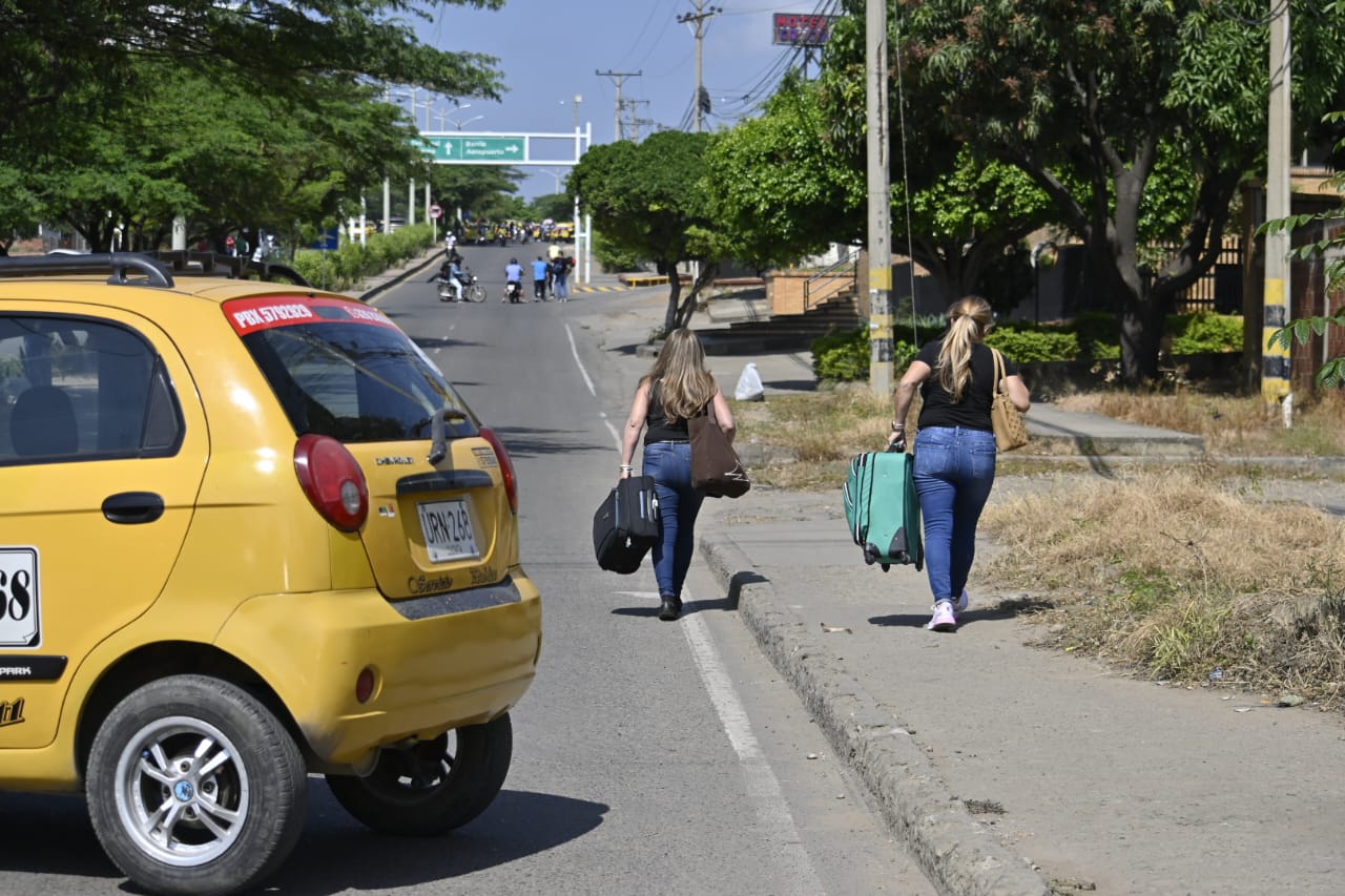 La fuerza, la resistencia y  el deseo de viajar impulsan el aliento de los viajeros. (Foto Jorge Gutiérrez /La Opinión)