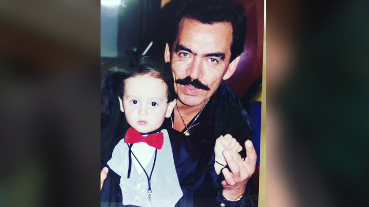 Junto a su padre Joan Sebastian.