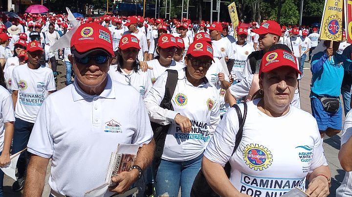 Trabajadores sindicalizados marcharon unidos. / Foto: Orlando Carvajal / La Opinión 