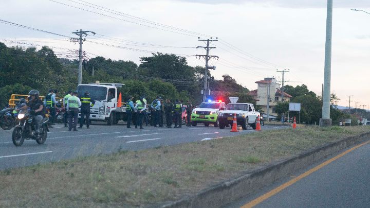 El panorama en la autopista internacional antes de que los taxistas bloquearan la vía. 