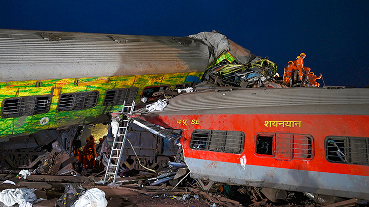 India-Choque de trenes dejó cientos de fallecidos y heridos.