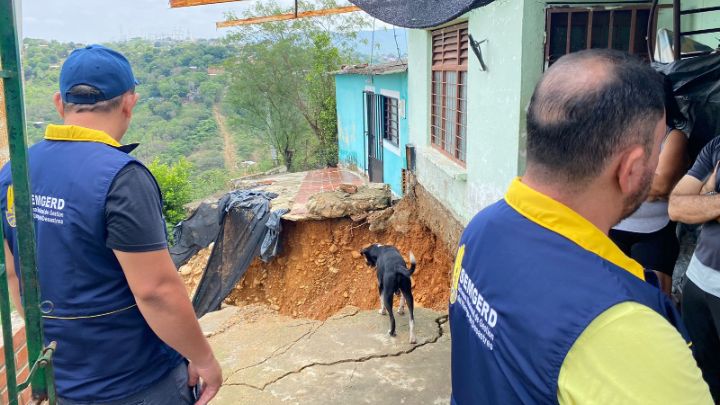 Emergencia en Doña Nidia, debido a una remoción en masa que afectó a varias viviendas. / Foto: Cortesía / La Opinión 