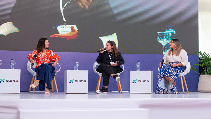 Mabyr Valderrama, Cristina Bedoya Calzada y Lorena García, durante uno de los conversatorios.