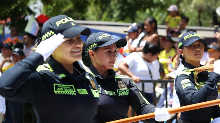 Componente femenino de la Policía.
