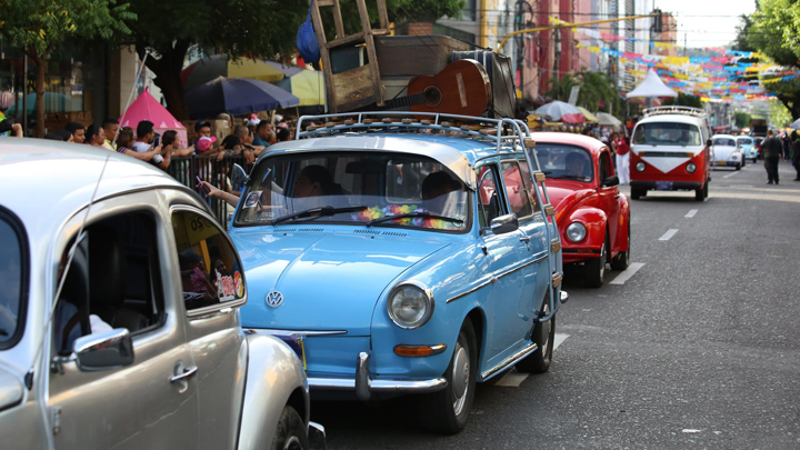 Desfile de carros antiguos 2025