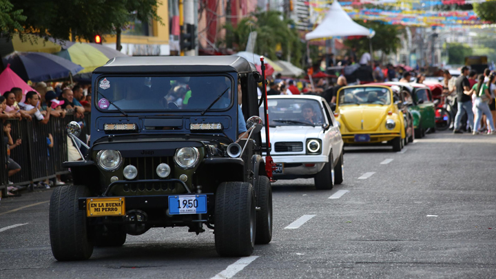 La Feria de Cúcuta 2025 arrancó con el rugir de los motores antiguos