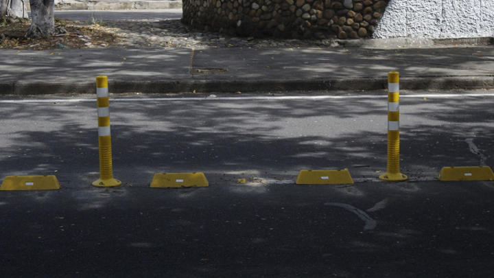 Fueron instalados hitos y estoperoles en el sector de El Malecón