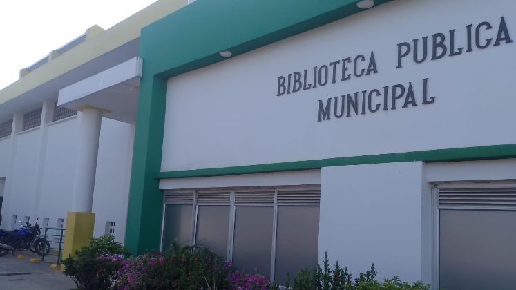 En la biblioteca se enseña canto, pintura y danzas