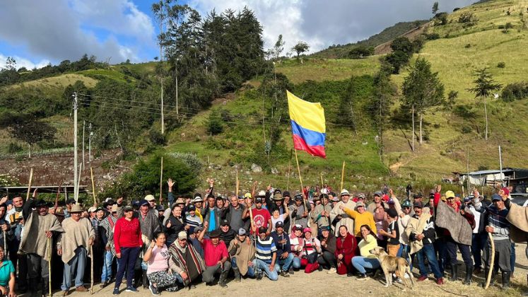 El concejal Flórez ha transformado Chitagá con más de 60 obras, incluyendo proyectos de producción para campesinos, mejoras en vías urbanas y rurales, ampliación de servicios, instalación de internet en escuelas rurales y fortalecimiento de gremios.
