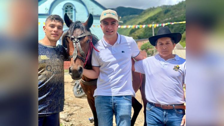 El concejal Flórez ha transformado Chitagá con más de 60 obras, incluyendo proyectos de producción para campesinos, mejoras en vías urbanas y rurales, ampliación de servicios, instalación de internet en escuelas rurales y fortalecimiento de gremios.