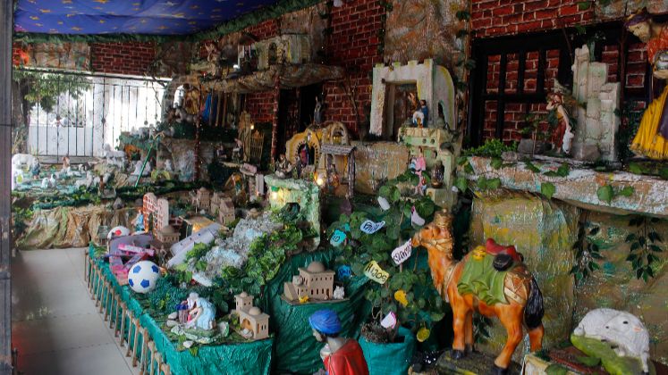 Cerca de 80 figuras conforman este pesebre