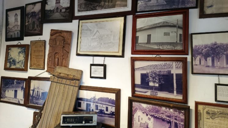 En la década de 1970 contreras empezó a coleccionar objetos antiguos.