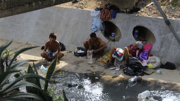 por lo menos 50 habitantes de calle se ven en un día en este sector.