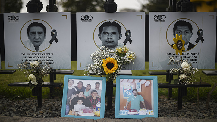 Monumentos a médicos caidos por COVID