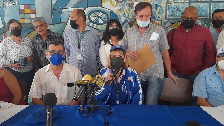 Profesores universitarios exigen que les devuelvan todos sus beneficios laborales. / Foto: Anggy Polanco / La Opinión