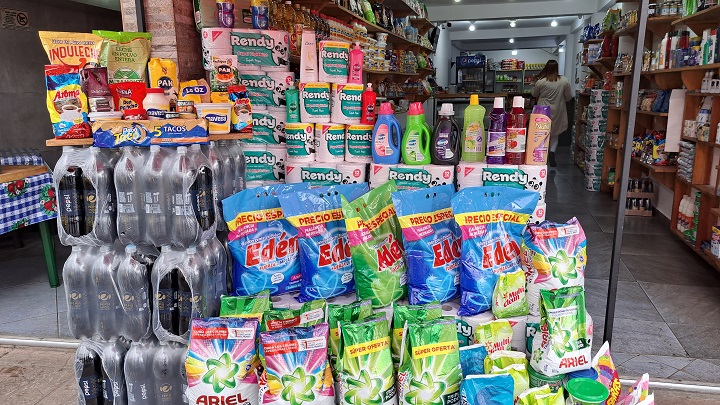 En un 50% han aumentado los precios de los pocos productos colombianos que quedan en mercados regionales.