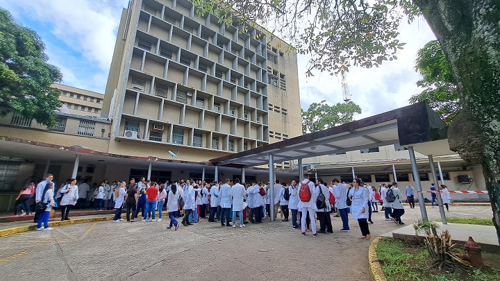 Estudiantes de medicina han protestados dos veces en menos de una semana. 