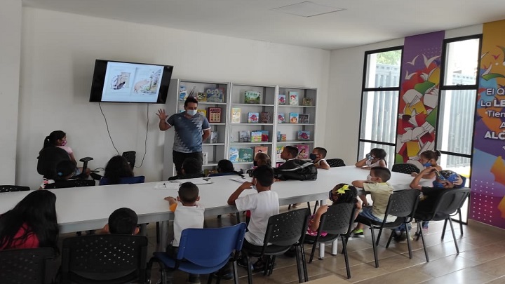 Biblioteca Pública de Los Patios