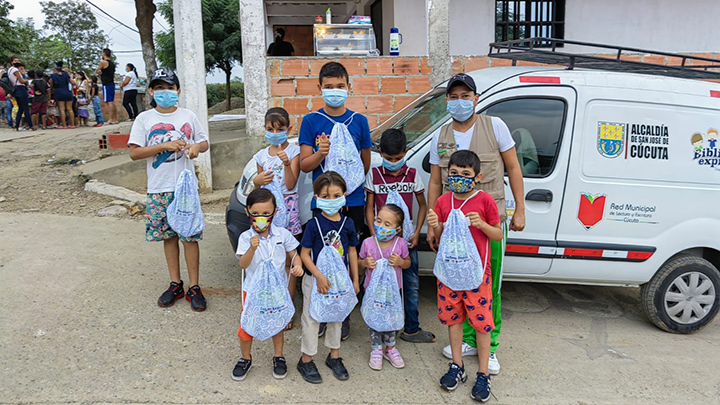  ‘Biblioexpress’ transporta la cultura a los barrios de la ciudad .