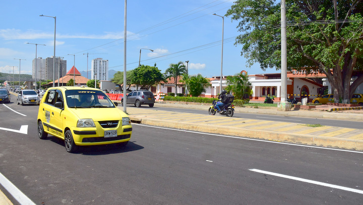 Paso de vehículos en Cuatro vientos