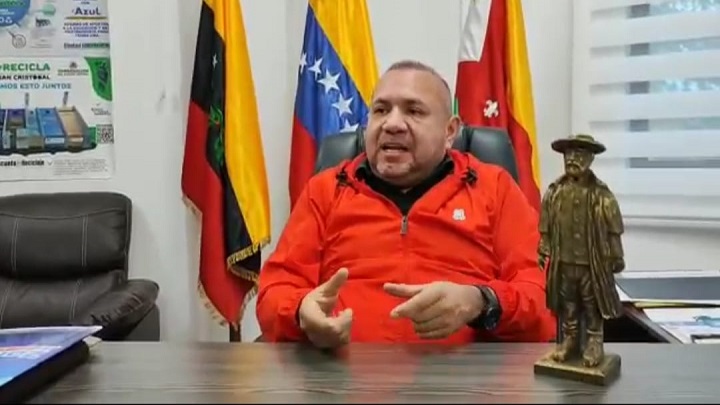 Alcalde de San Cristóbal está facultado para ausentarse durante 15 sin pedir permiso.