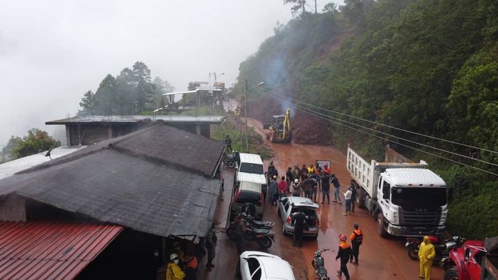 Lluvias en Táchira causan colapso en vías. 