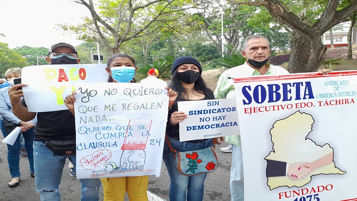 El viacrucis partió desde la Inspectoría del Trabajo en San Cristóbal. / Foto: Anggy Polanco / La Opinión 