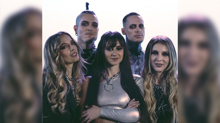 Gabriela Villalba, vocalista, hizo su regreso oficial, luego de 14 años ausente en el grupo. 