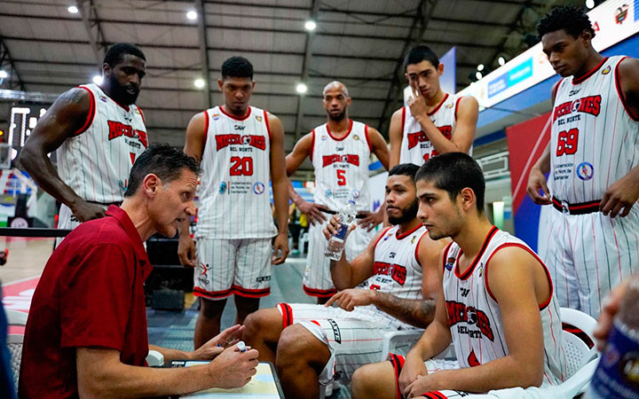 Motilones del Norte, dirigidos por Bernardo Fitz. 