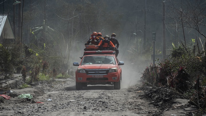 Volcán Semeru en Indonesia entra de nuevo en erupción./Foto: AFP