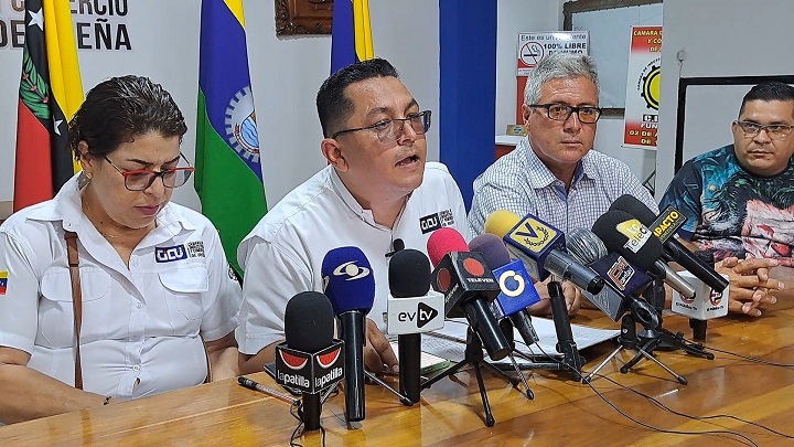 Comerciantes de Ureña se hicieron sentir con una marcha.