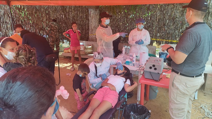 La actividad se desarrolló en la cancha de tierra del barrio Cuberos Niño./Foto: Farelo - La Opinión