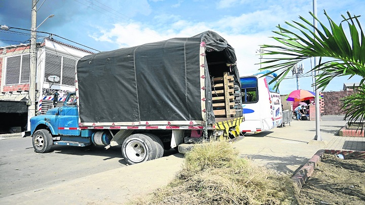 Vecinos aseguran que no hay lugares para parquear./ Foto: J. Gutiérrez