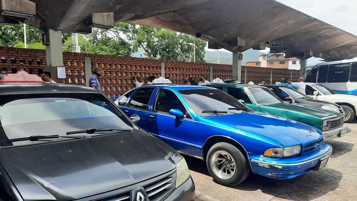 Rechazan que líneas extraurbanas viajen directo a la frontera. / Foto Anggy Polanco / La Opinión  