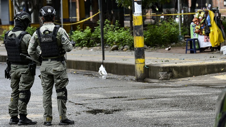 Las autoridades siguen analizando los videos que grabaron varias cámaras de seguridad en la zona.