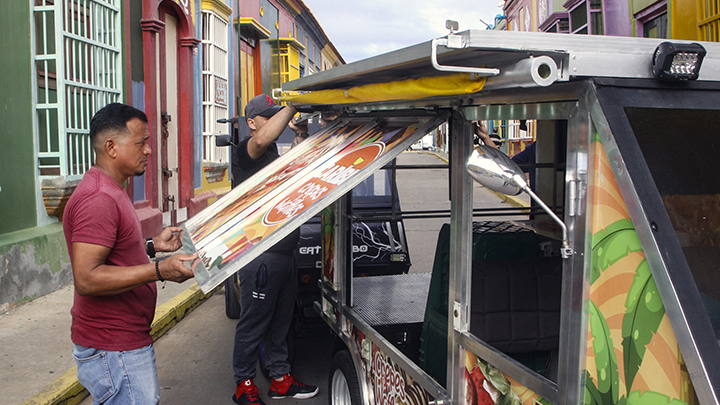 Autos solares, una apuesta en la cuna petrolera de Venezuela./Foto: AFP