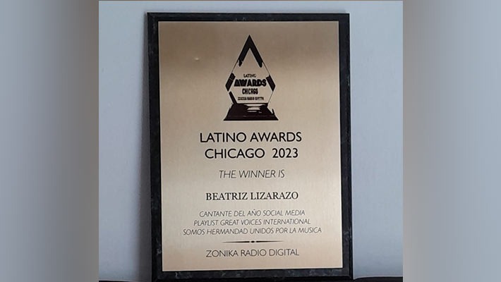 La gramalotera recibió un importante reconocimiento en los Latino Awards Chicago por su conmovedora ranchera ‘Mío Solo Eres Mío’.